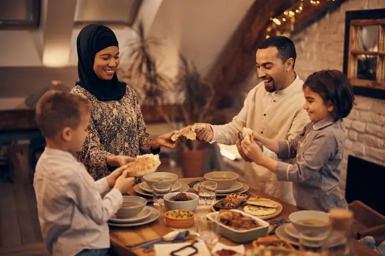 كم تبلغ تكلفة وجبة إفطار رمضان حول العالم؟