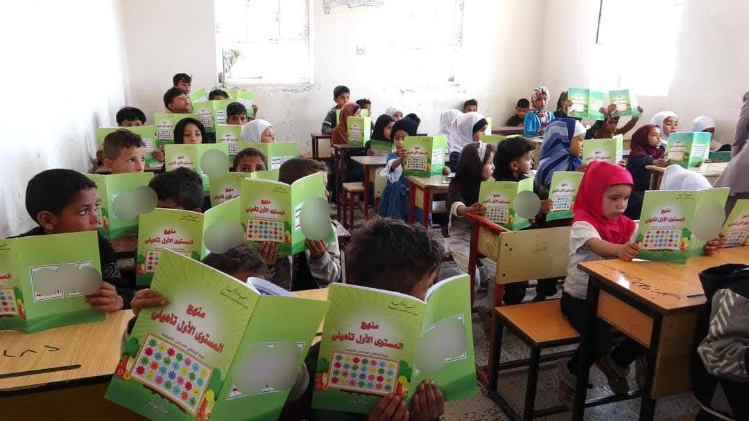 شبكة حقوقية: مراكز الحوثيين الصيفية معسكرات مغلقة يُشرف عليها إيرانيون وتهدف لإطالة أمد الحرب