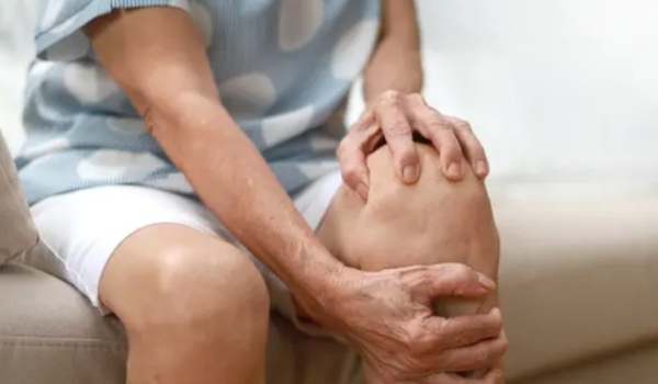 يتصدرها الكركم.. أفضل 5 أطعمة تخفف أعراض التهاب المفاصل