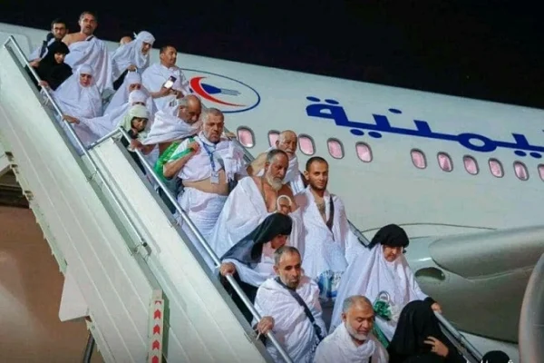 بعد حل أزمة الطائرات.. استئناف رحلات نقل الحُجاج إلى مطار صنعاء
