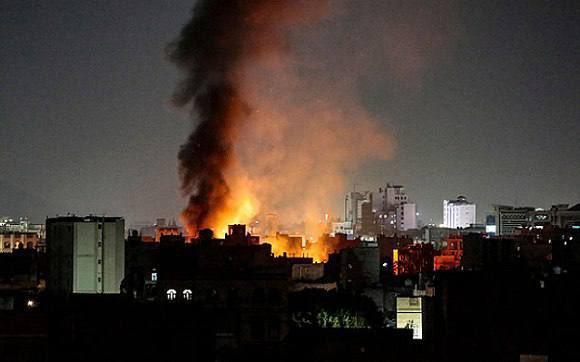 قصف إسرائيلي على موانئ الحديدة ومنشآت حيوية