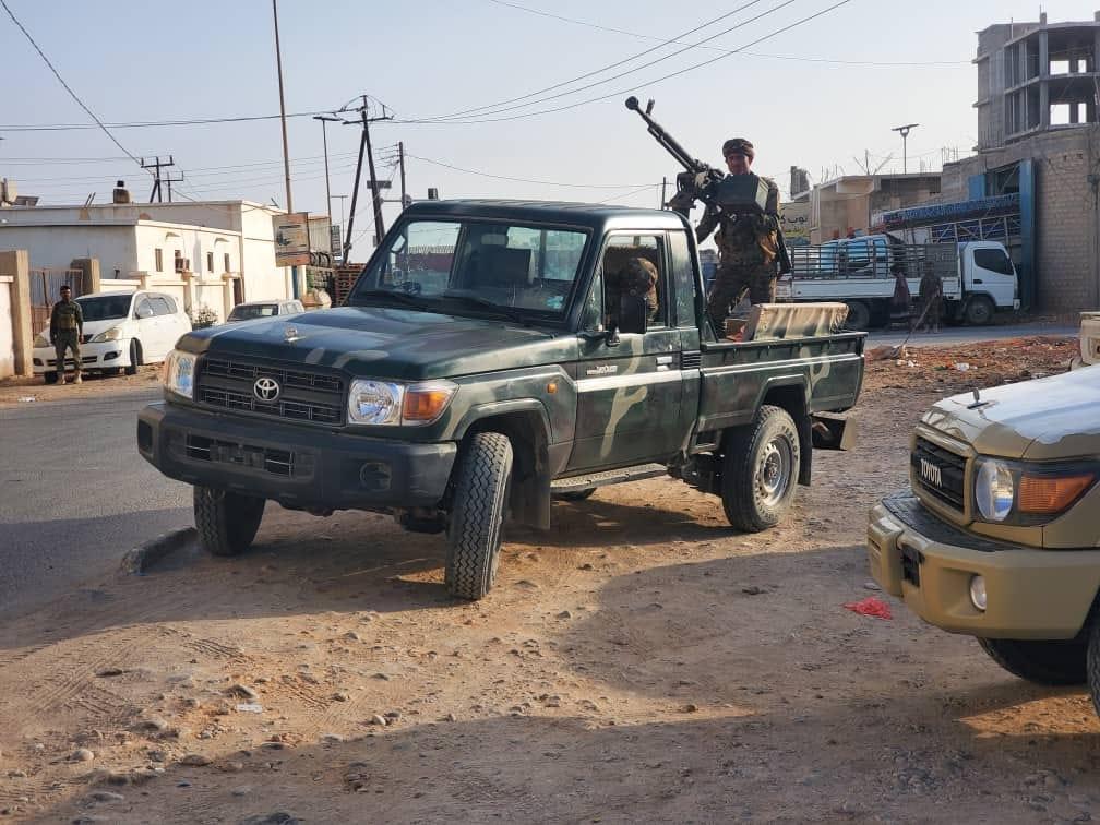 مصادر أمنية: اعتقال عدد من المشتبه بتورطهم في كمين دمقوت الذي استهدف أفراد الجيش بالمهرة