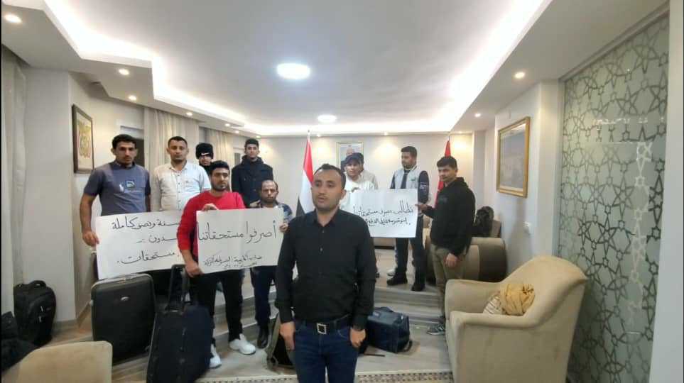 الطلاب العسكريون اليمنيون في تركيا ينفذون اعتصامًا مفتوحًا للمطالبة بمستحقاتهم المالية