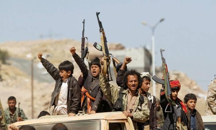 مقتل مسلح حوثي وإصابة اثنين آخرين في تجدد الاشتباكات مع مسلحين قبليين في مديرية صُوَيْر بعمران