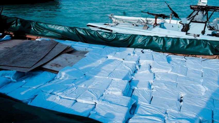 3 ملايين صاعق و64 جهاز اتصال فضائي.. ضبط أدوات حربية كانت في طريقها للحوثيين