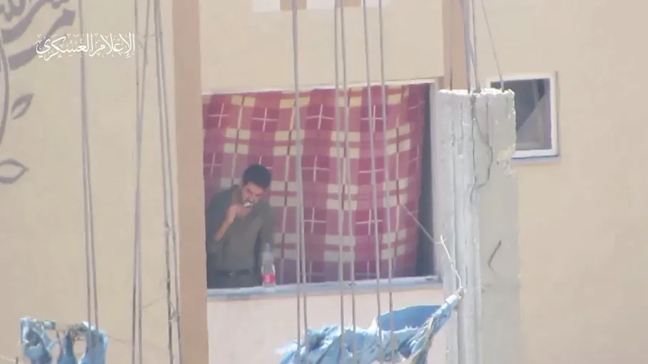 مشاهد مثيرة لاقتحام القسام مقر قيادة الاحتلال في رفح.. كل التحركات مرصودة (شاهد)