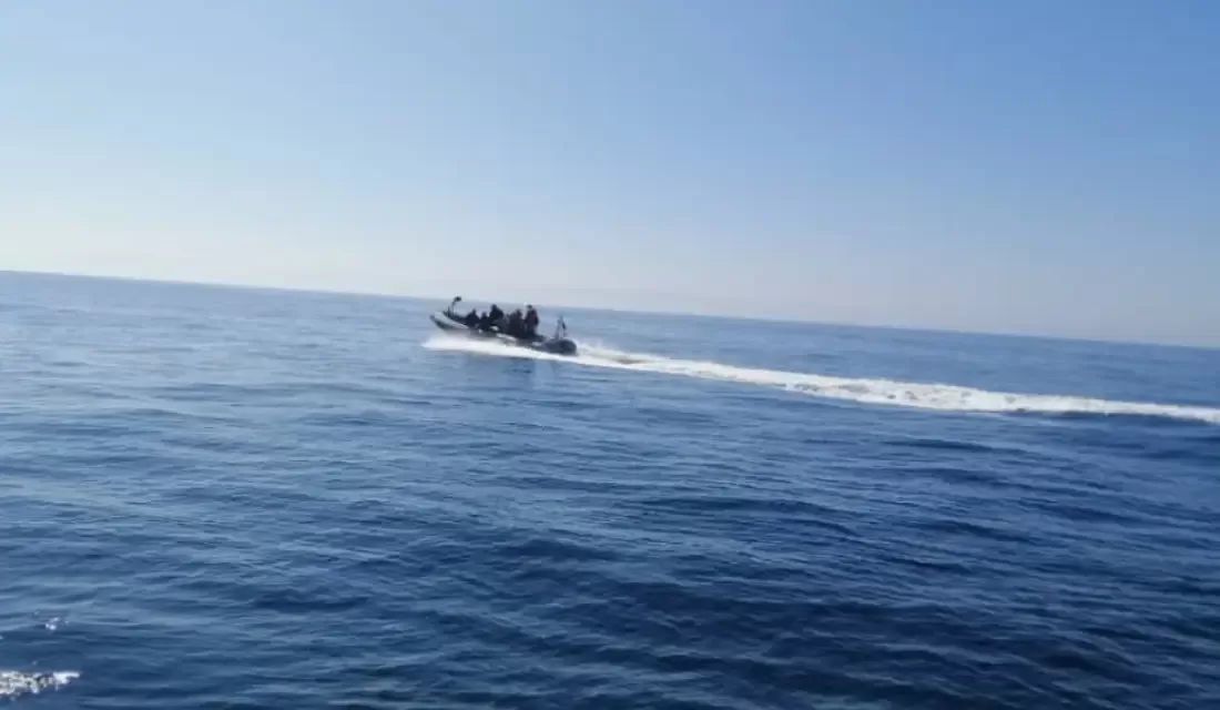 قوات خفر السواحل في مدينة المكلا: انقاذ 12 شخص كانوا على وشك الموت غرقاً