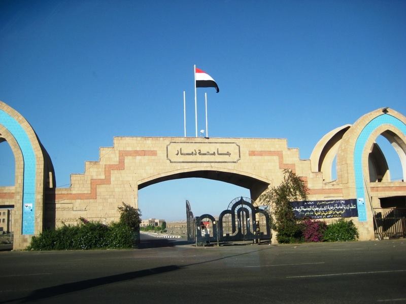 مليشيا الحوثي تغلق كليتا التربية والآداب بجامعة ذمار