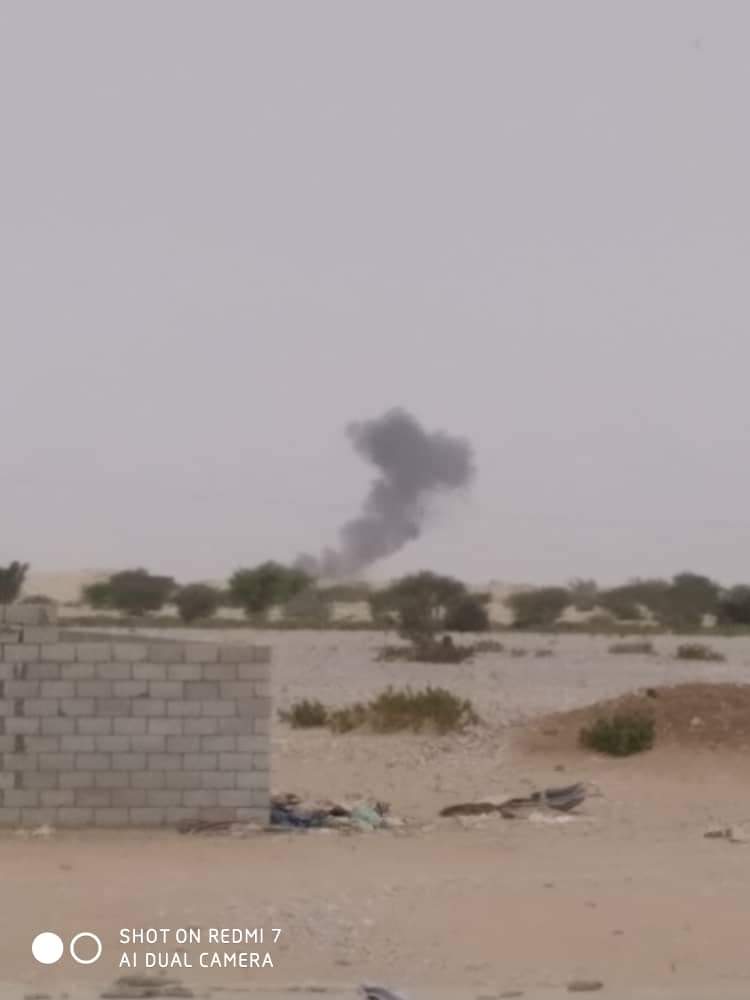 غارات لطائرات مسيّرة تستهدف حاجزا للقوات الحكومية بصحراء العبر