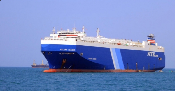 المنامة: القوات الأمريكية تعلن استهداف الحوثيين لسفينة شحن يونانية متجهة لإيران