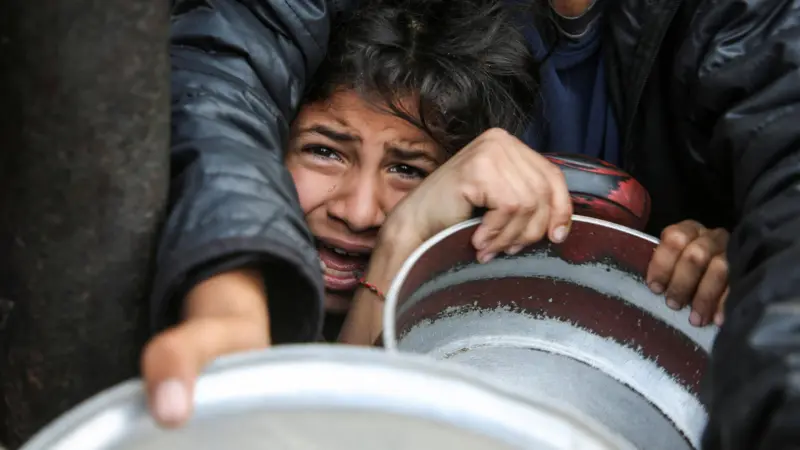 الجوع هو الشعور الأقذر في الكون، فلسطينيون يقضون أياماً بلا طعام في قطاع غزة