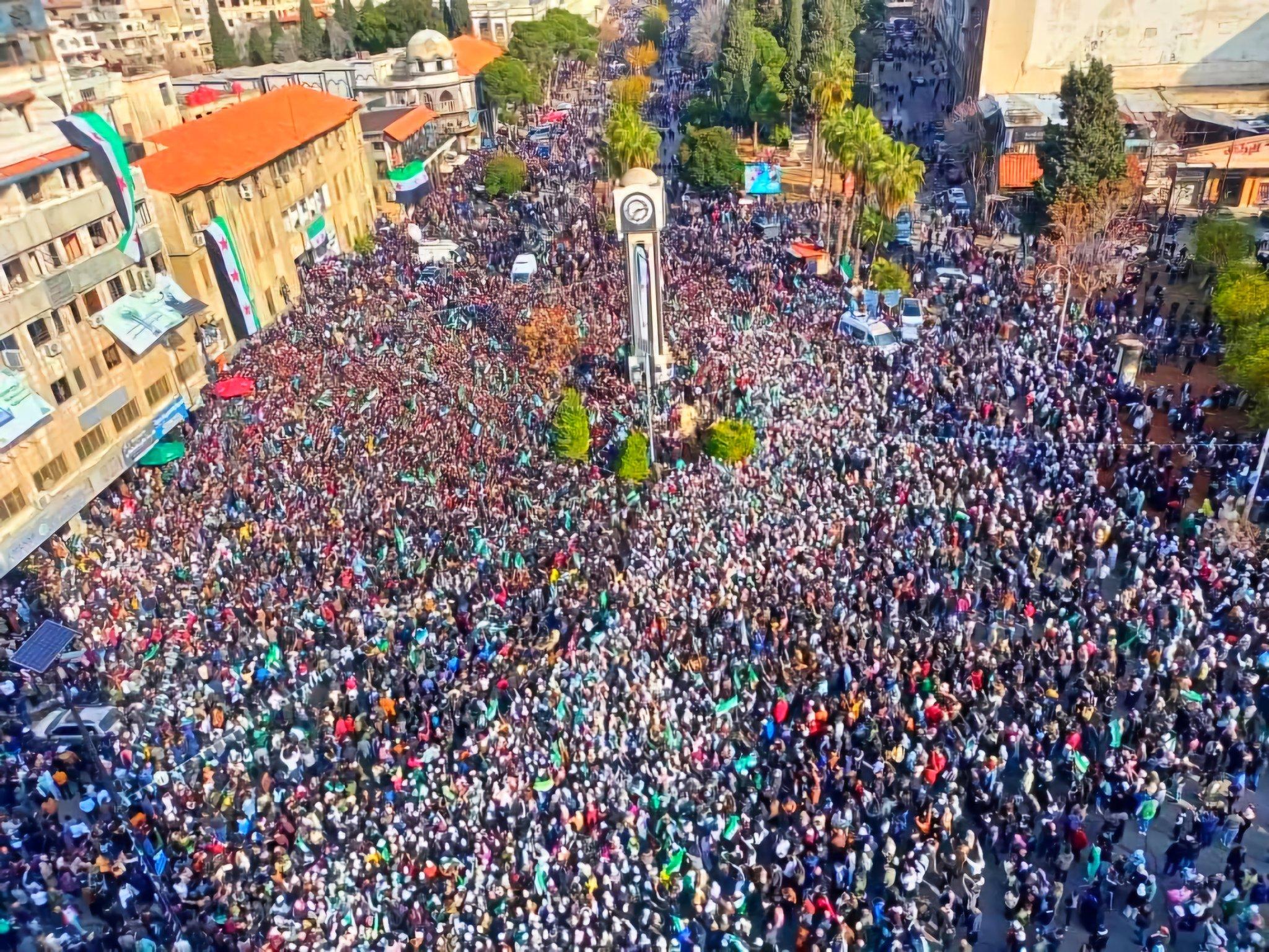 جمعة النصر.. السوريون يحتفلون بسقوط نظام الأسد في شوارع دمشق وبقية المدن