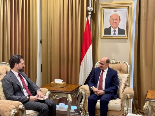 الحكومة اليمنية تؤكد أهمية الدور الأمريكي في دعم الاستقرار الاقتصادي والإنساني