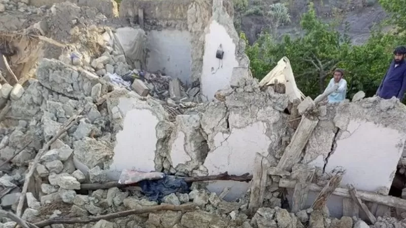 زلزال مدمر في أفغانستان.. عدد القتلى يلامس الألف