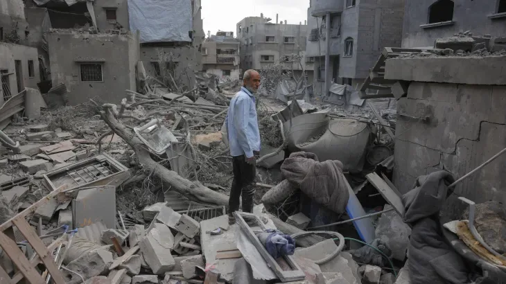 29 شهيدا في قصف إسرائيلي على المنازل ومراكز المساعدات بغزة