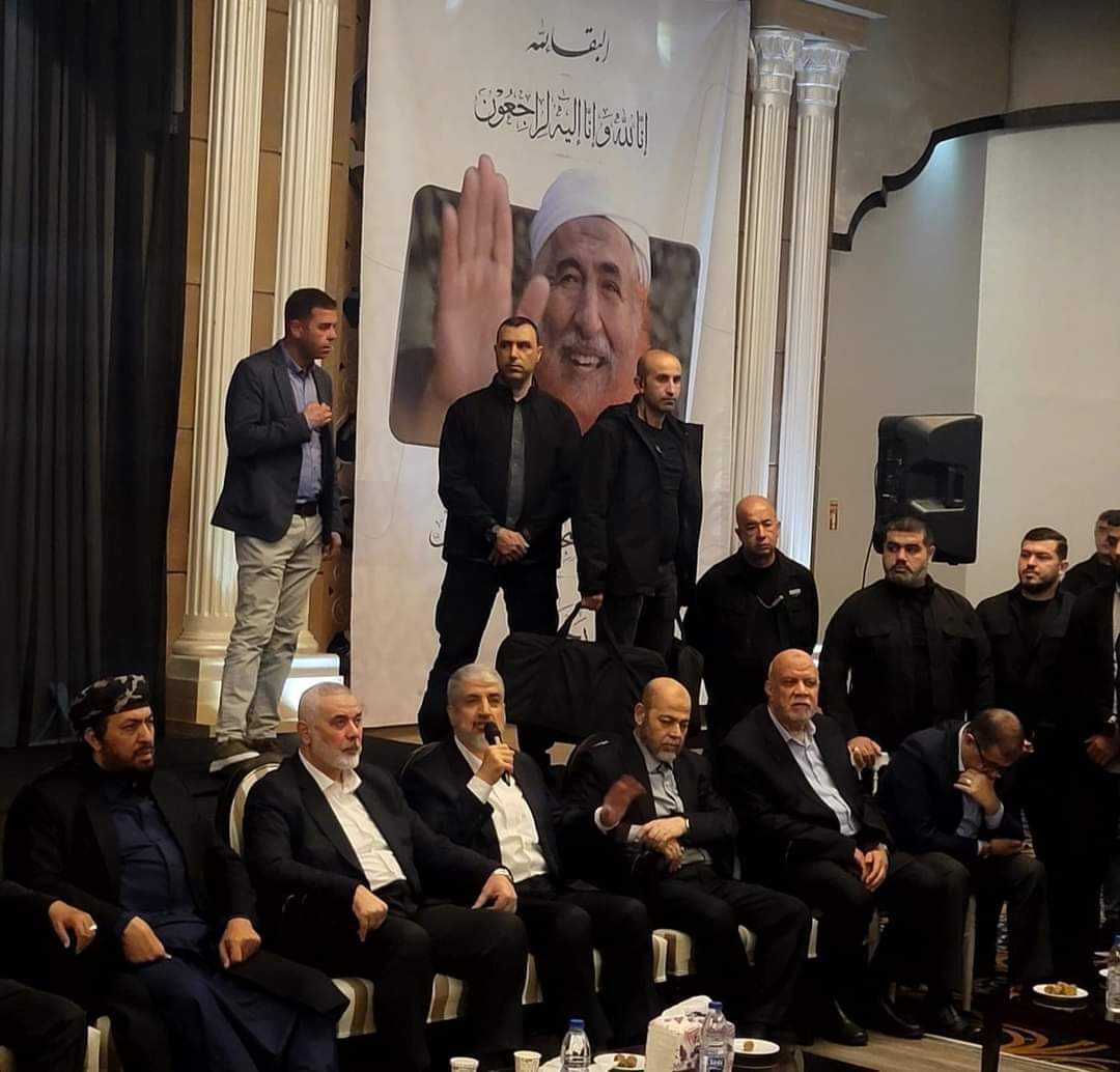 إسطنبول.. وفد رفيع من حماس برئاسة هنية ومشعل يقدم واجب العزاء في الشيخ الزنداني