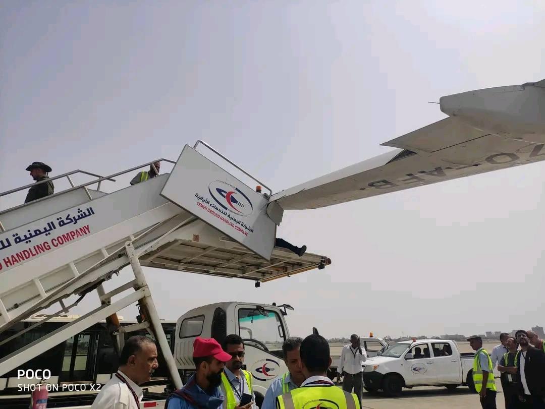 اليمنية تعلق على جناح طائرتها المكسور في عدن: فتحنا تحقيقًا في الحادثة التي تسبب بها أحد الموظفين