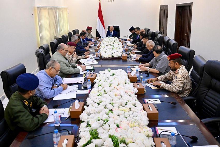 ناقش تقلبات اسعار الصرف ومكافحة الخلايا الارهابية.. العليمي يرأس اجتماعًا للأمنية العليا ومحافظي إقليم عدن وتعز