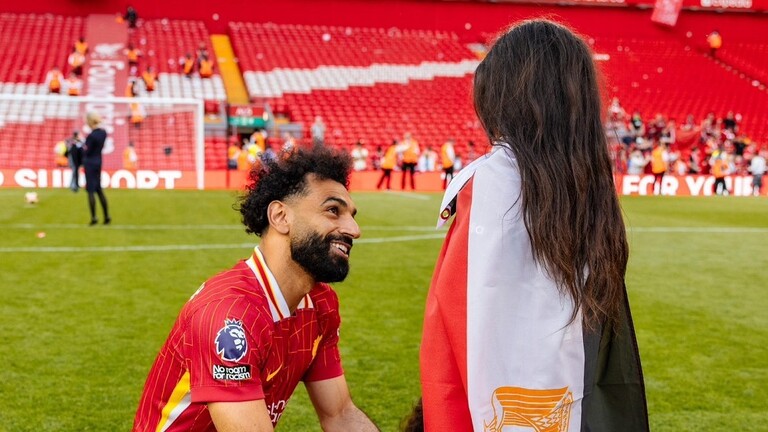 سخرية ودعابة.. محمد صلاح يفاجئ متابعيه بقصة شعره (صورة)