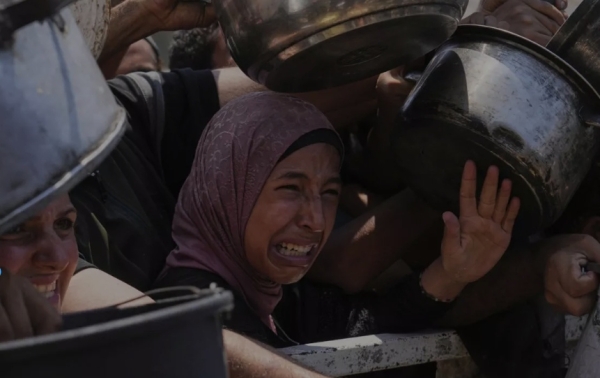 إسرائيل تستأنف إسقاط المساعدات جوا على غزة وسط تحذيرات من انتشار مجاعة جماعية