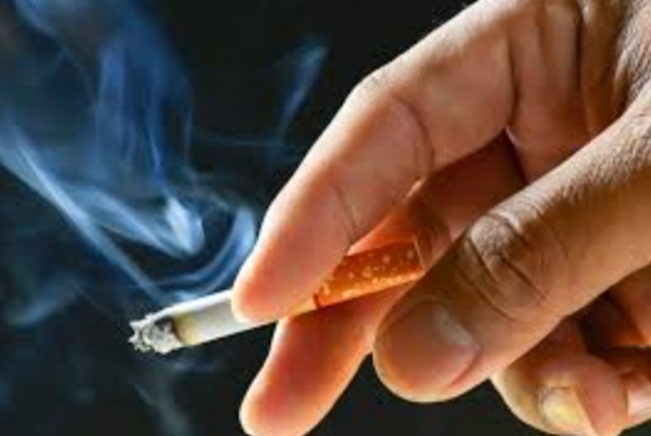 صحة: كسر الصيام بسيجارة.. عادة قد تهدد حياتك