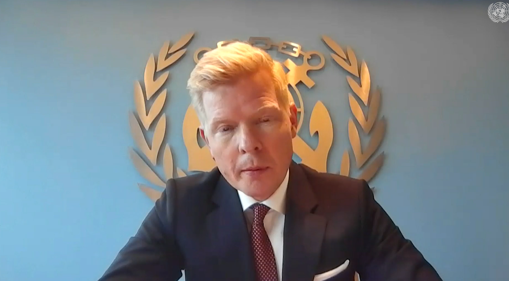 المبعوث الأممي: الغارات على مطار صنعاء وتدمير الطائرة الأخيرة تحرم اليمنيين من وسيلة سفرهم إلى الخارج