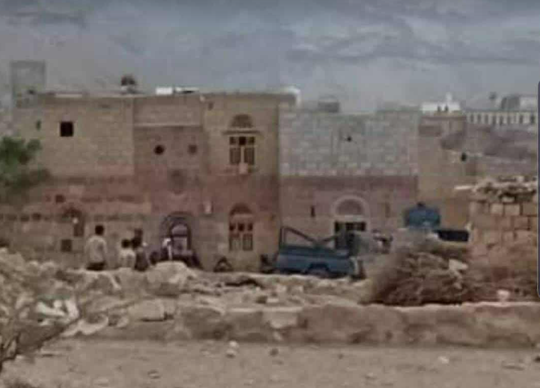 البيضاء.. حملة حوثية تحاصر قرية "الخربة" بمديرية صباح وتنفذ اختطافات ضد عاملين في القطاع الصحي