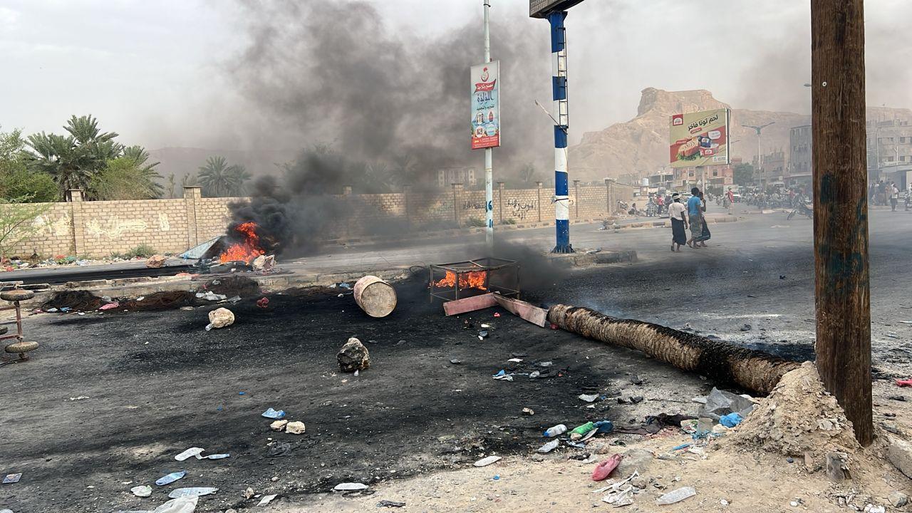 مقتل شاب في مدينة تريم خلال احتجاجات غاضبة على تدهور الأوضاع الاقتصادية